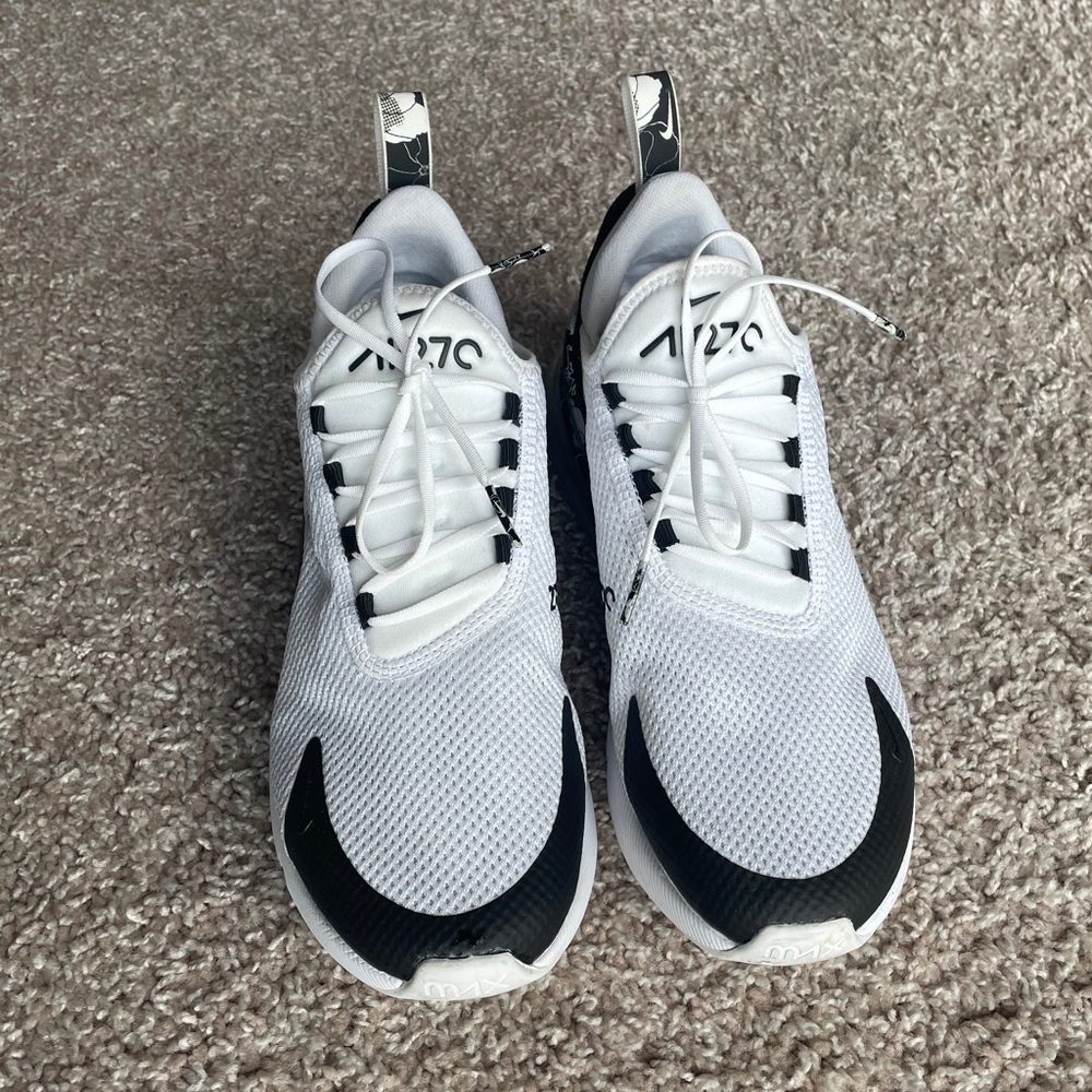 Monochromatic Nike Air Max 270